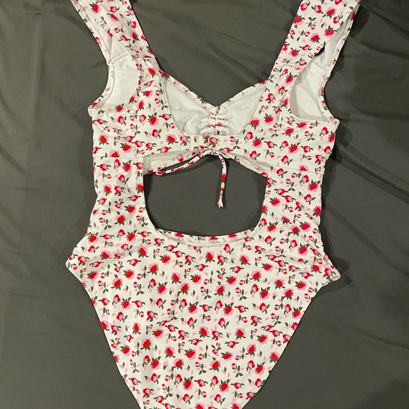 NWOT Xhilaration Floral One Piece Cut-out Bathing Suit Large - Picture 2 of 3